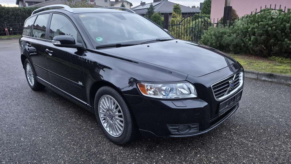 Volvo V50 2008 — вигляд ззаду