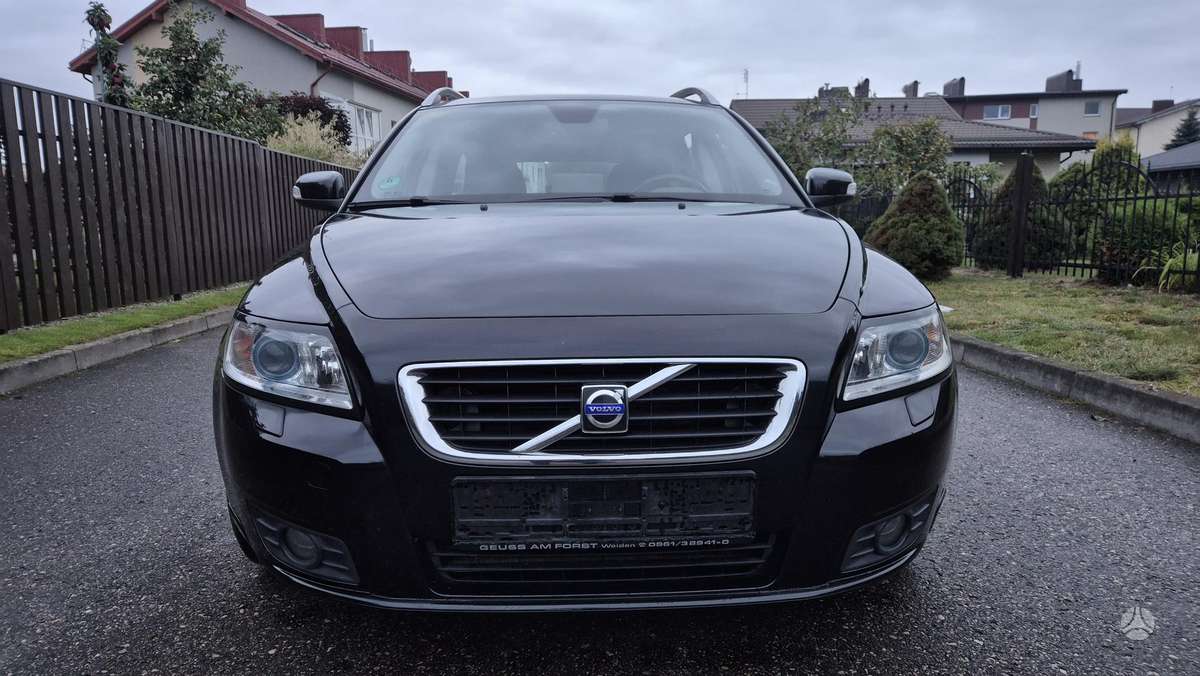 Volvo V50 2008 — салон