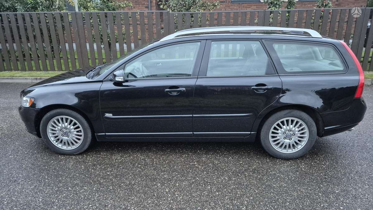 Volvo V50 2008 — двигун 2400 cm³, 179 HP (132kW)