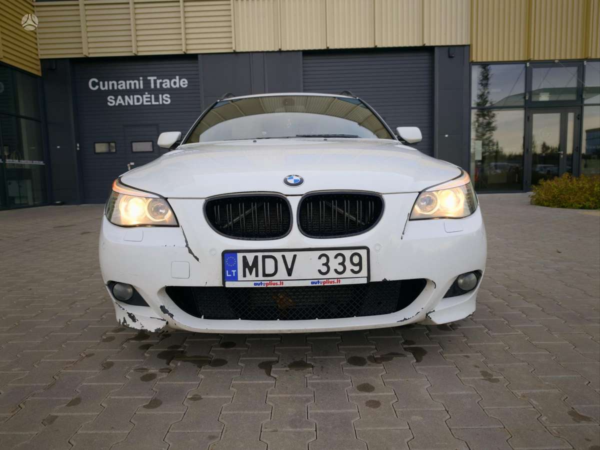 BMW 535 2009 — interior