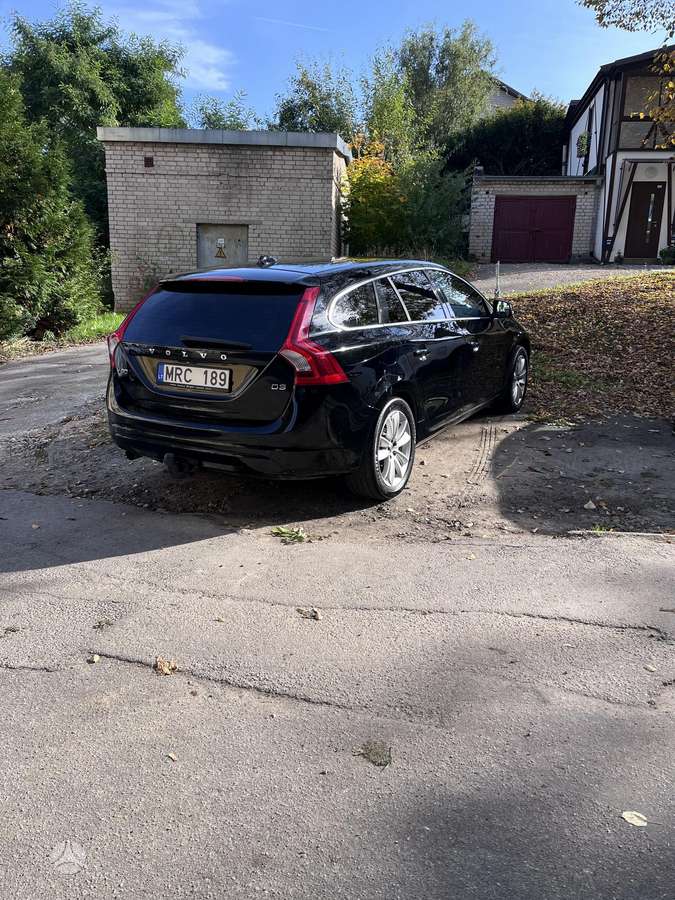 Volvo V60 2012 — двигун 1984 cm³, 163 HP (120kW)
