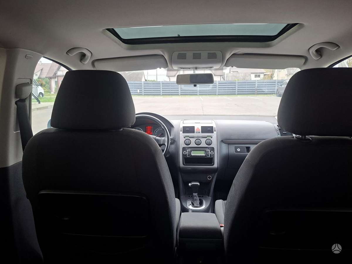 Volkswagen Touran 2007 — вигляд ззаду