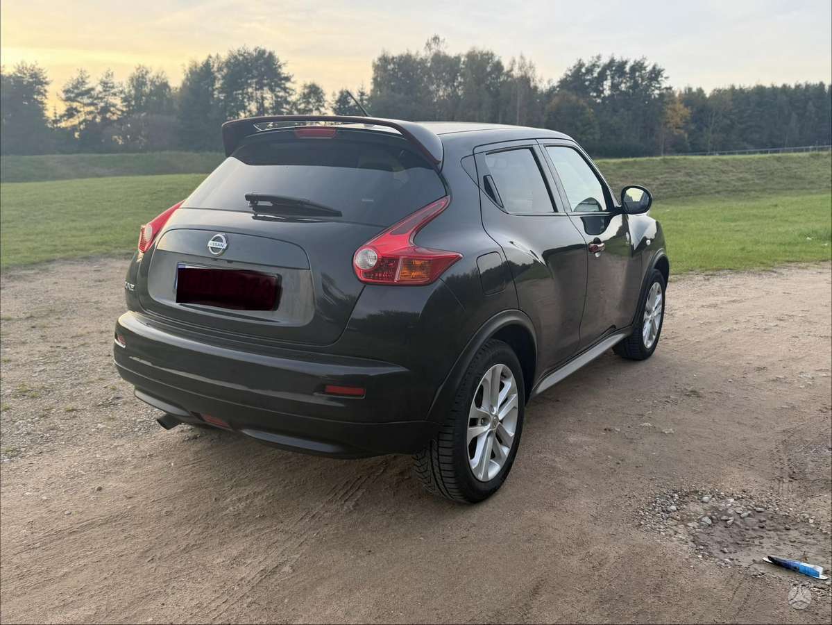 Nissan Juke 2011 — салон