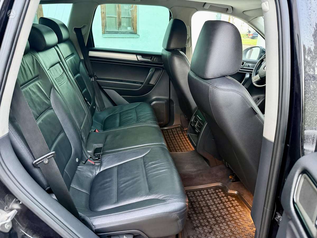 Volkswagen Touareg 2011 — photo 14