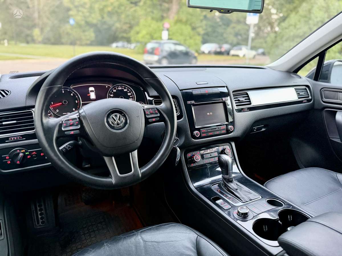 Volkswagen Touareg 2011 — photo 15