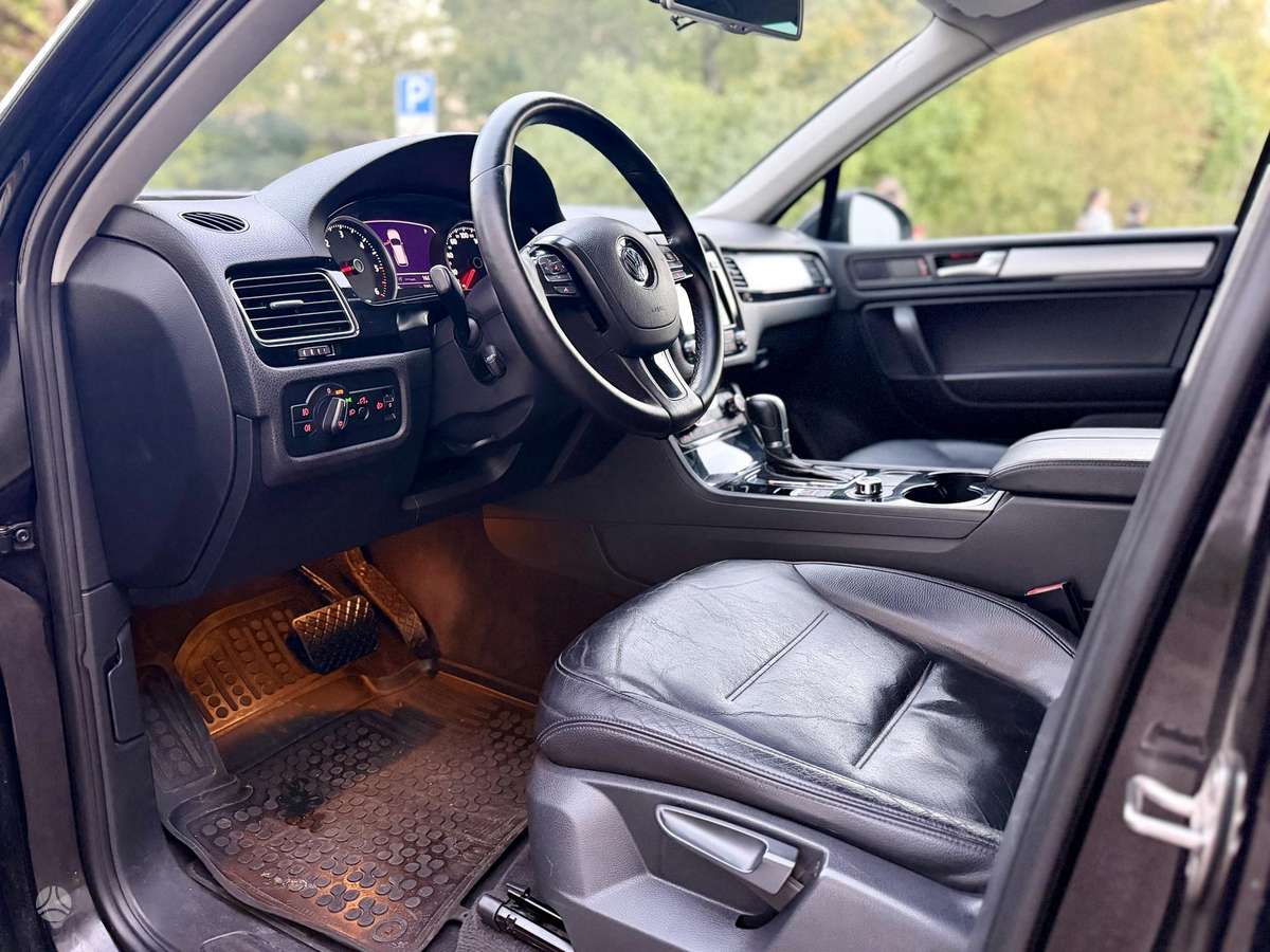 Volkswagen Touareg 2011 — photo 20