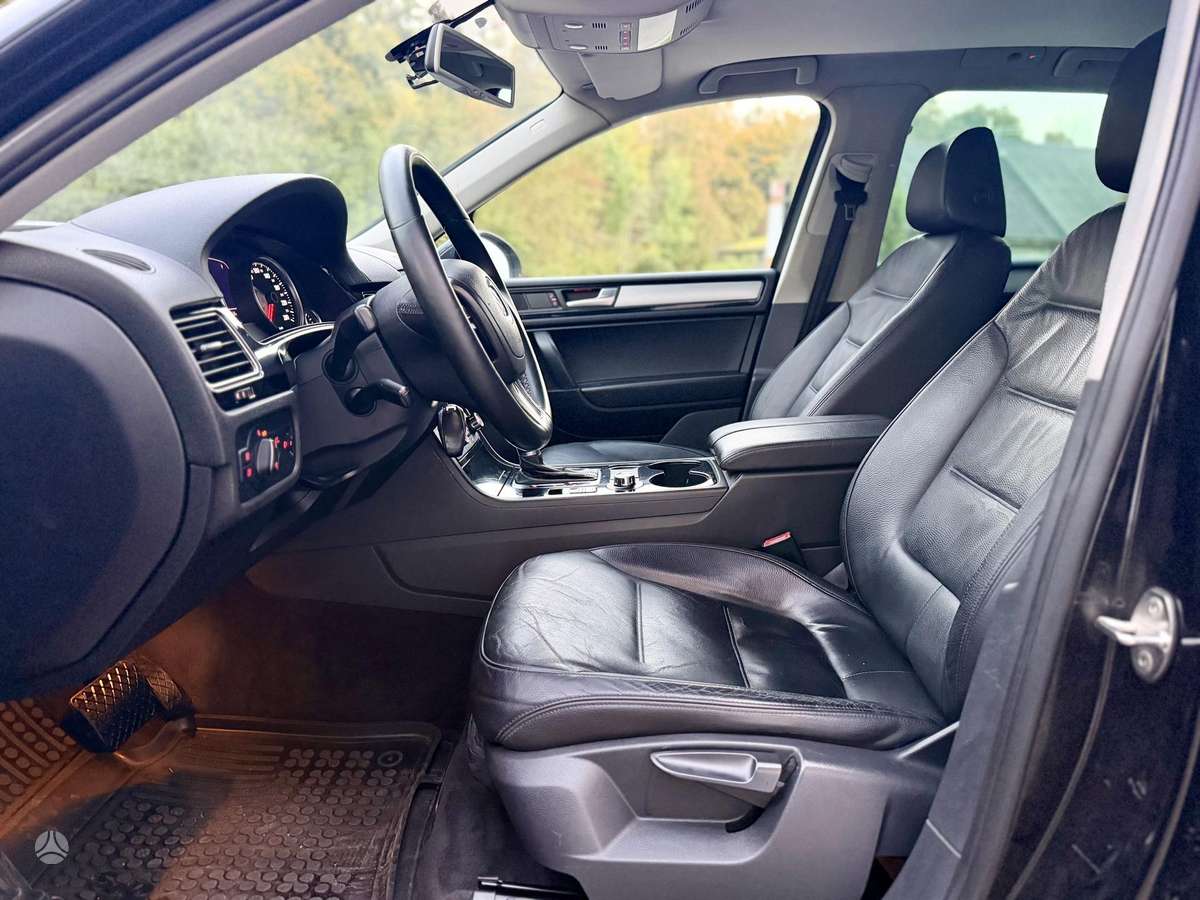 Volkswagen Touareg 2011 — photo 21