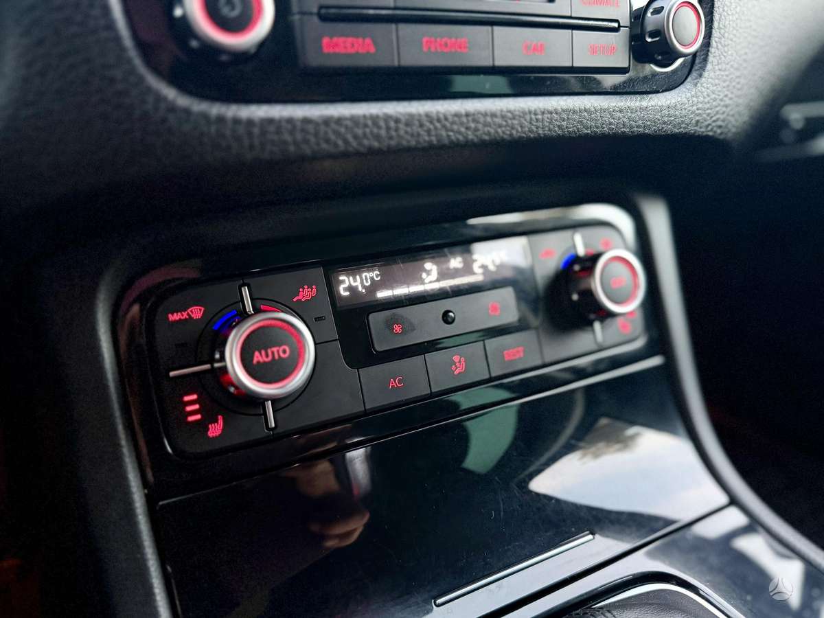 Volkswagen Touareg 2011 — photo 22