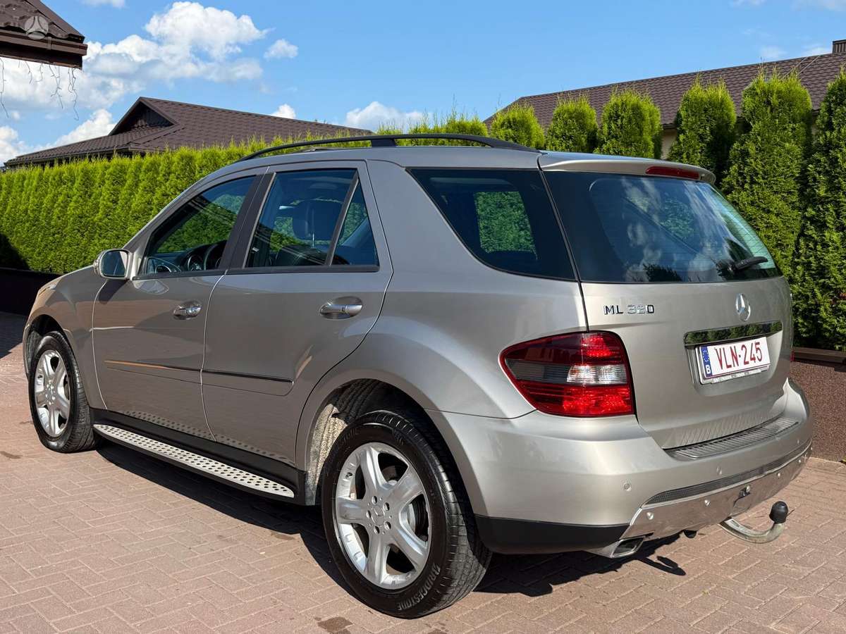 Mercedes-Benz ML320 2006 — interior
