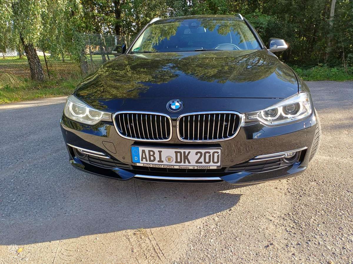 BMW 320 2015 — вигляд ззаду