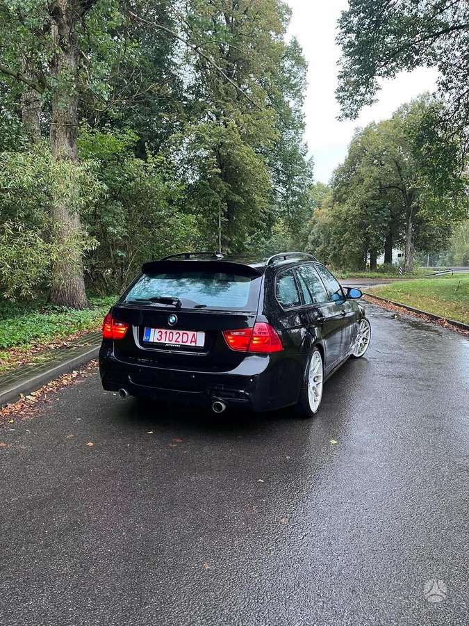 BMW 335 2006 — салон