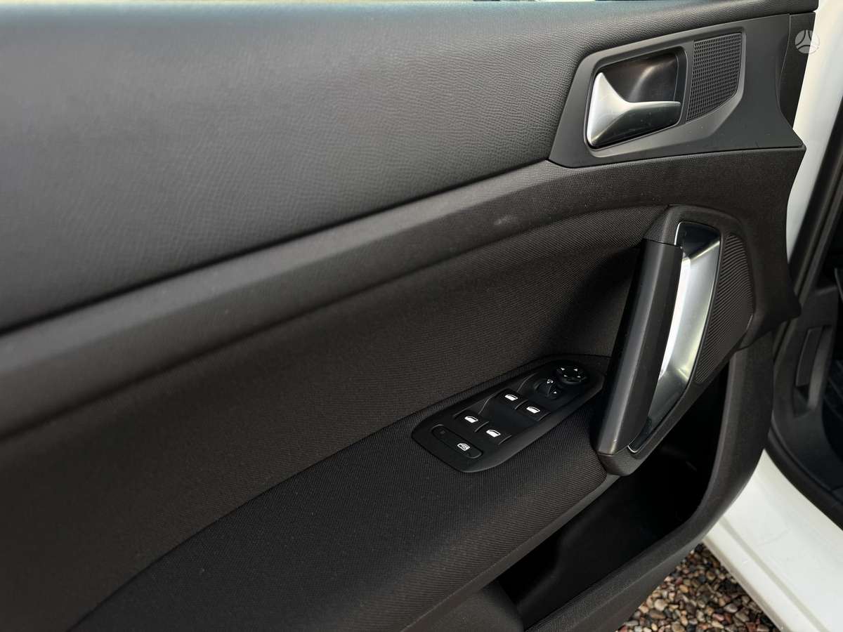 Peugeot 308 2015 — фото 12