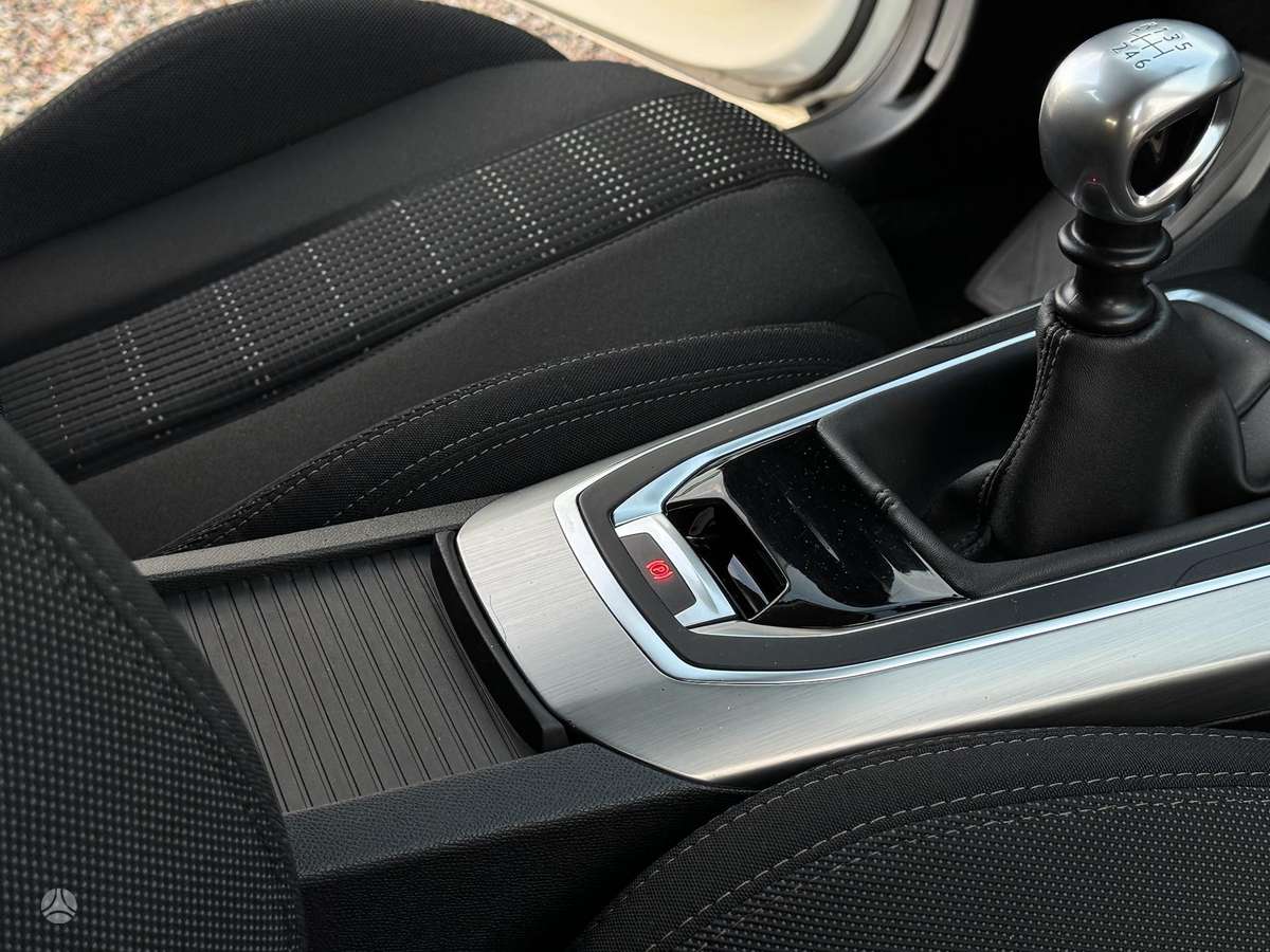Peugeot 308 2015 — фото 13