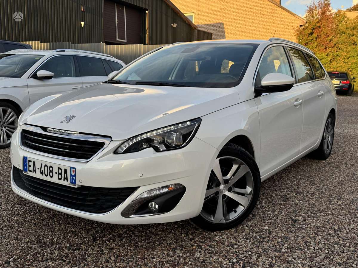Peugeot 308 2015 — вигляд ззаду