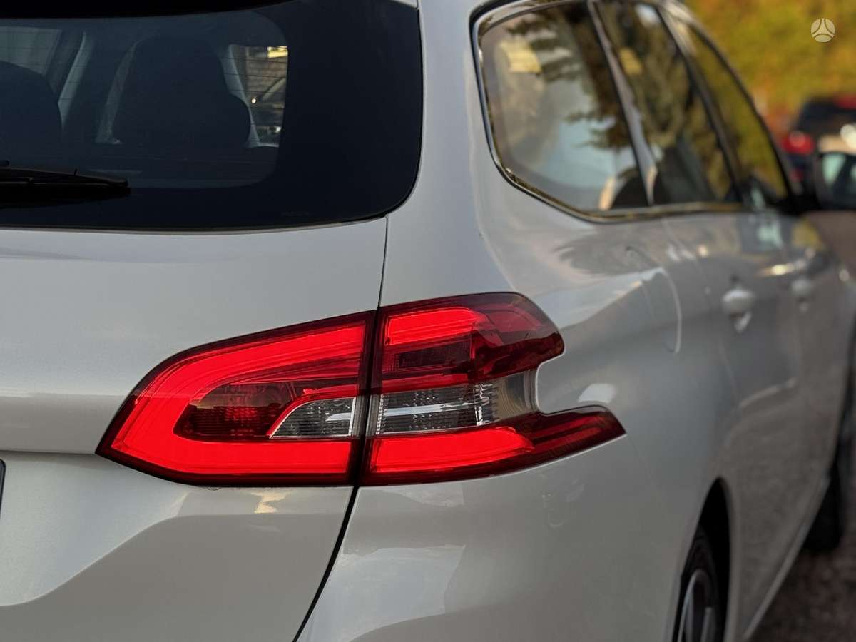 Peugeot 308 2015 — салон