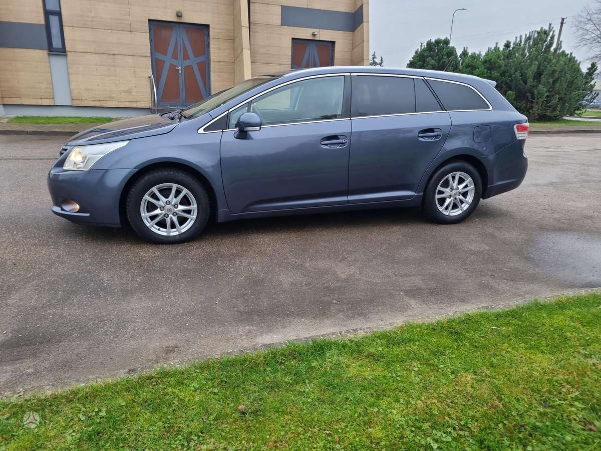 Toyota Avensis 2011 — двигун 2000 cm³, 124 HP (91kW)