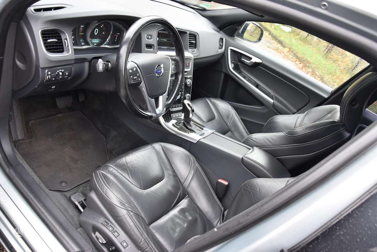 Volvo V60 2013 — photo 11
