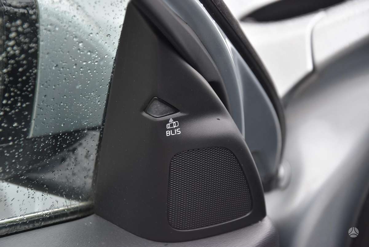 Volvo V60 2013 — photo 15