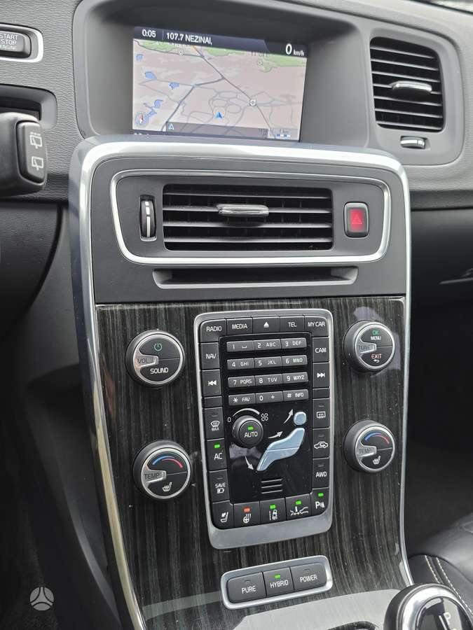Volvo V60 2013 — photo 17