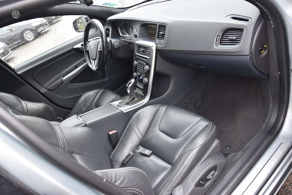 Volvo V60 2013 — photo 8