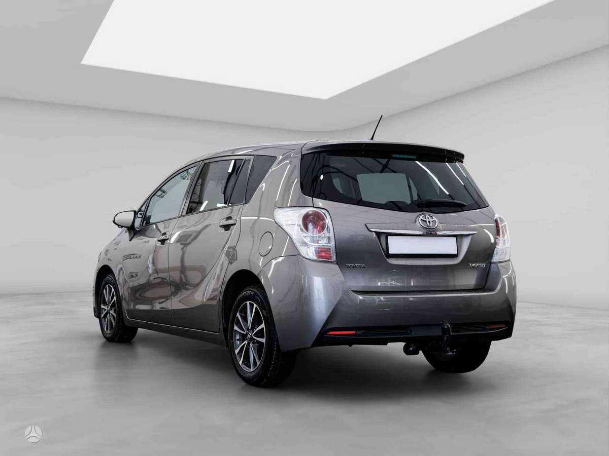Toyota Verso 2014 — rear view