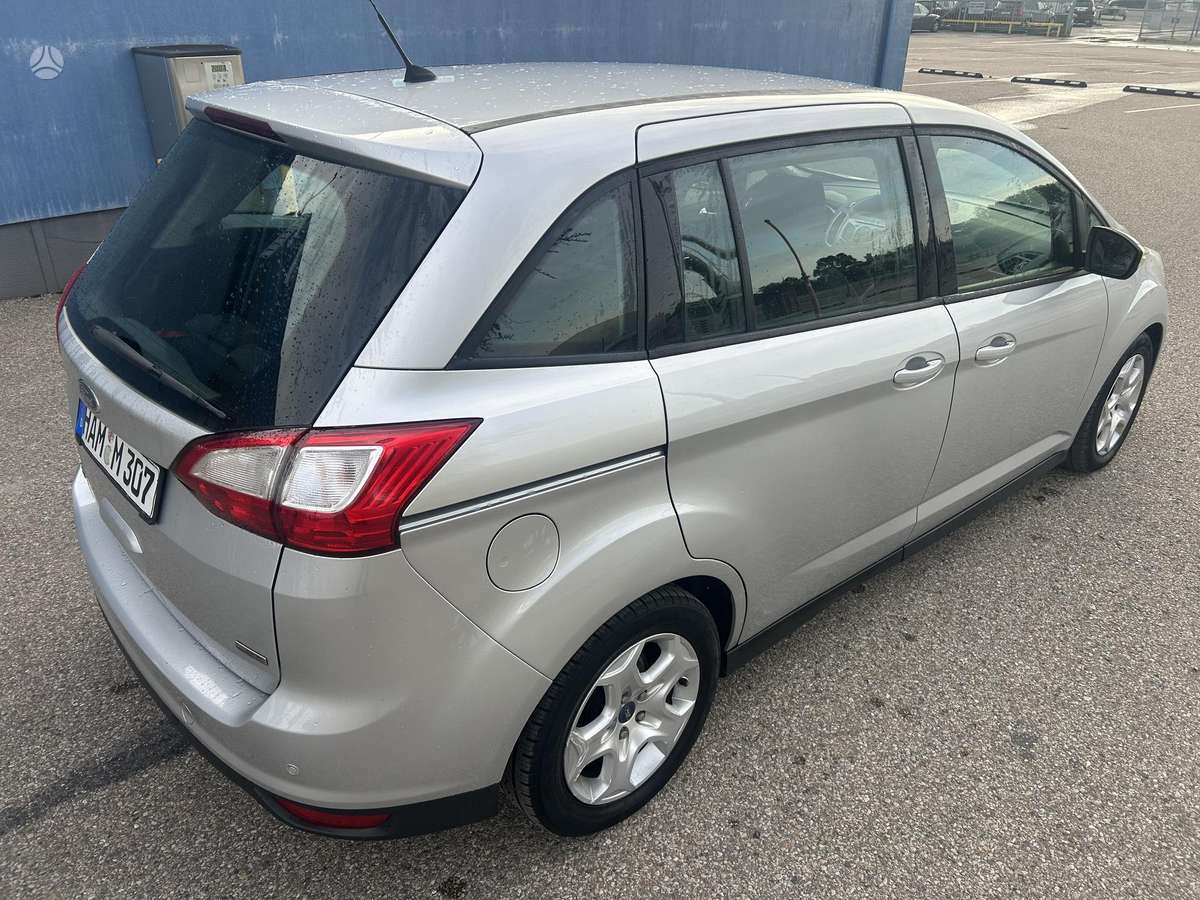 Ford Grand 2011 — photo 11