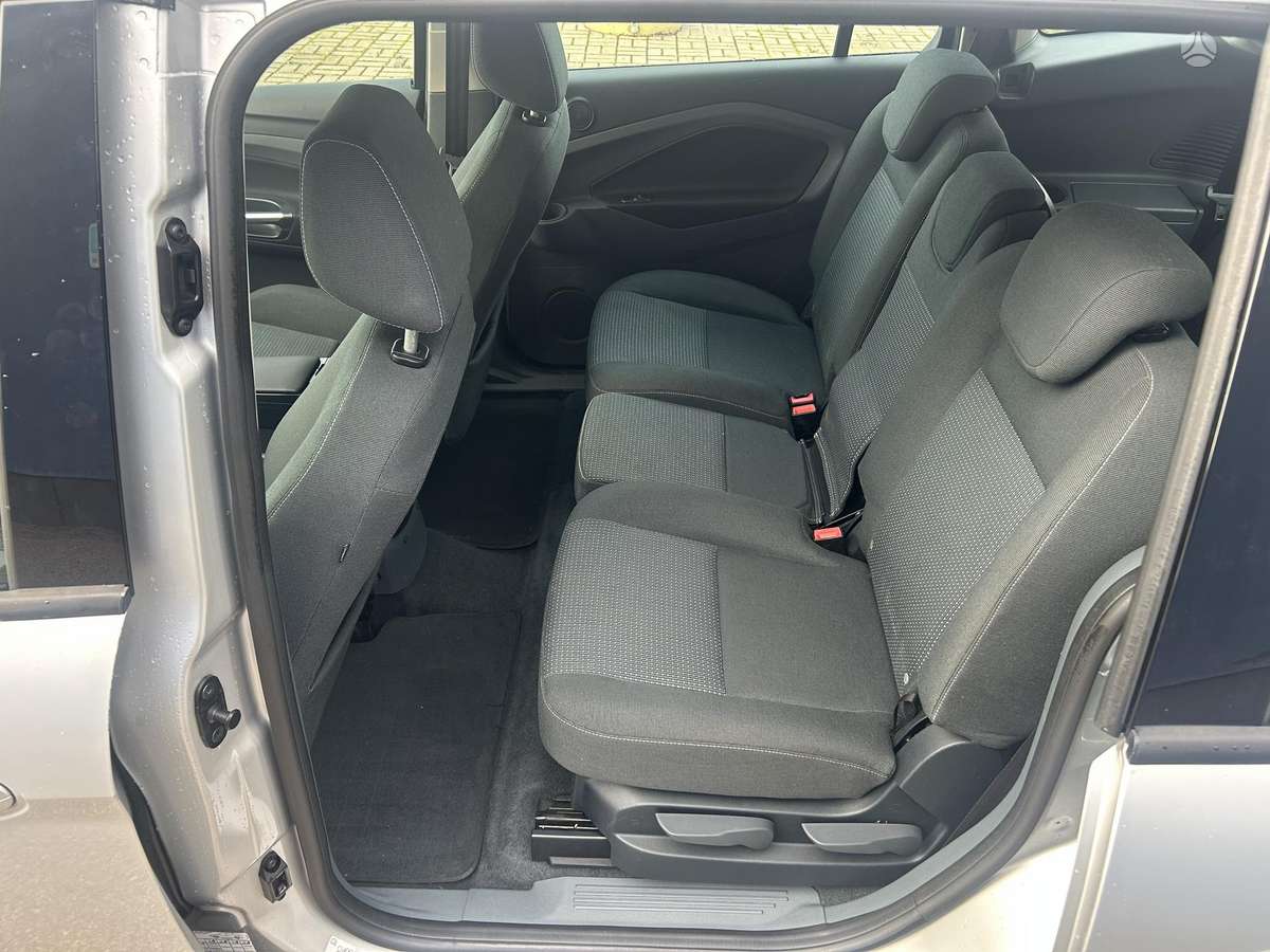 Ford Grand 2011 — photo 25