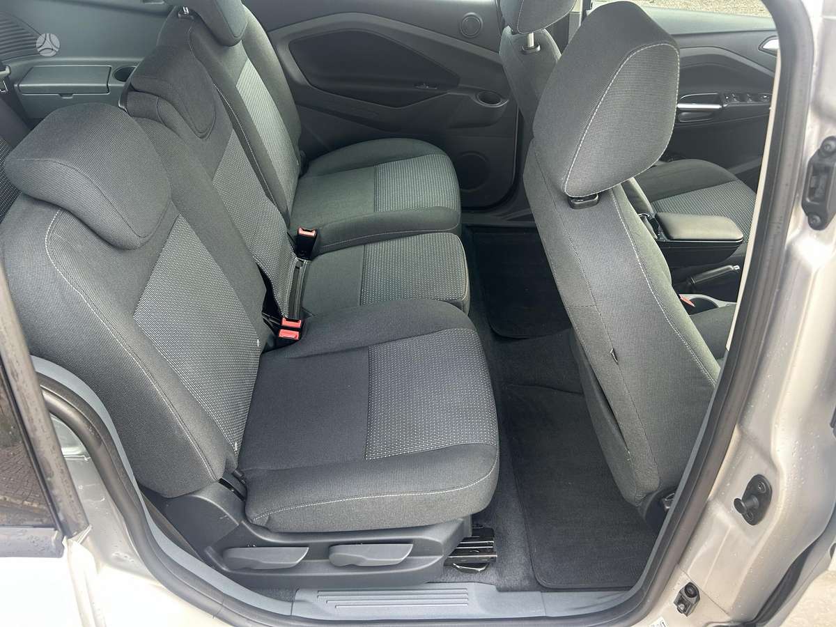 Ford Grand 2011 — photo 28