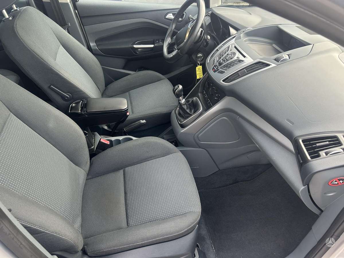 Ford Grand 2011 — photo 31