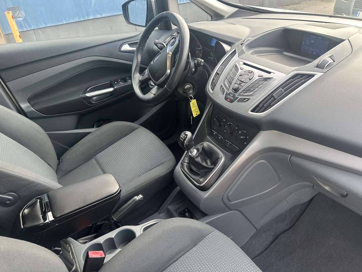 Ford Grand 2011 — photo 32