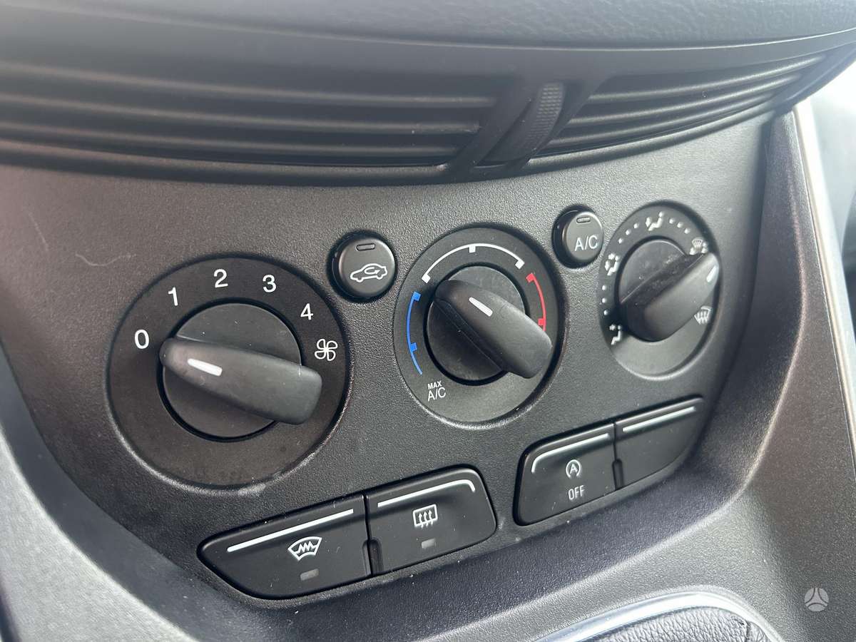Ford Grand 2011 — photo 35