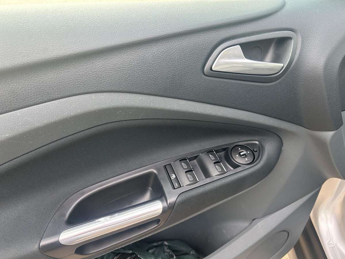 Ford Grand 2011 — photo 39