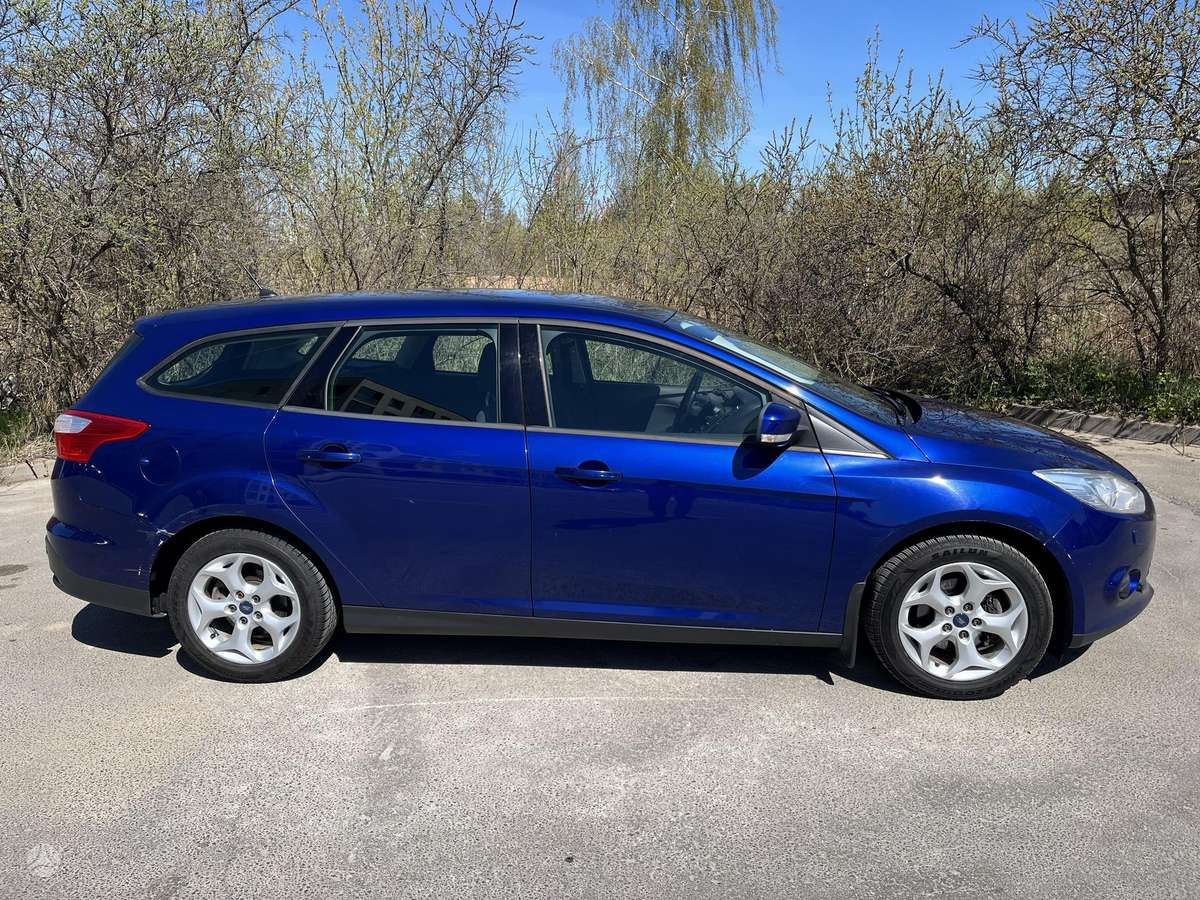 Ford Focus 2014 — rear view