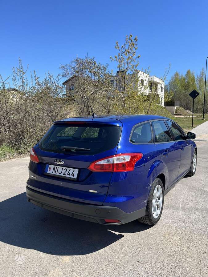 Ford Focus 2014 — interior