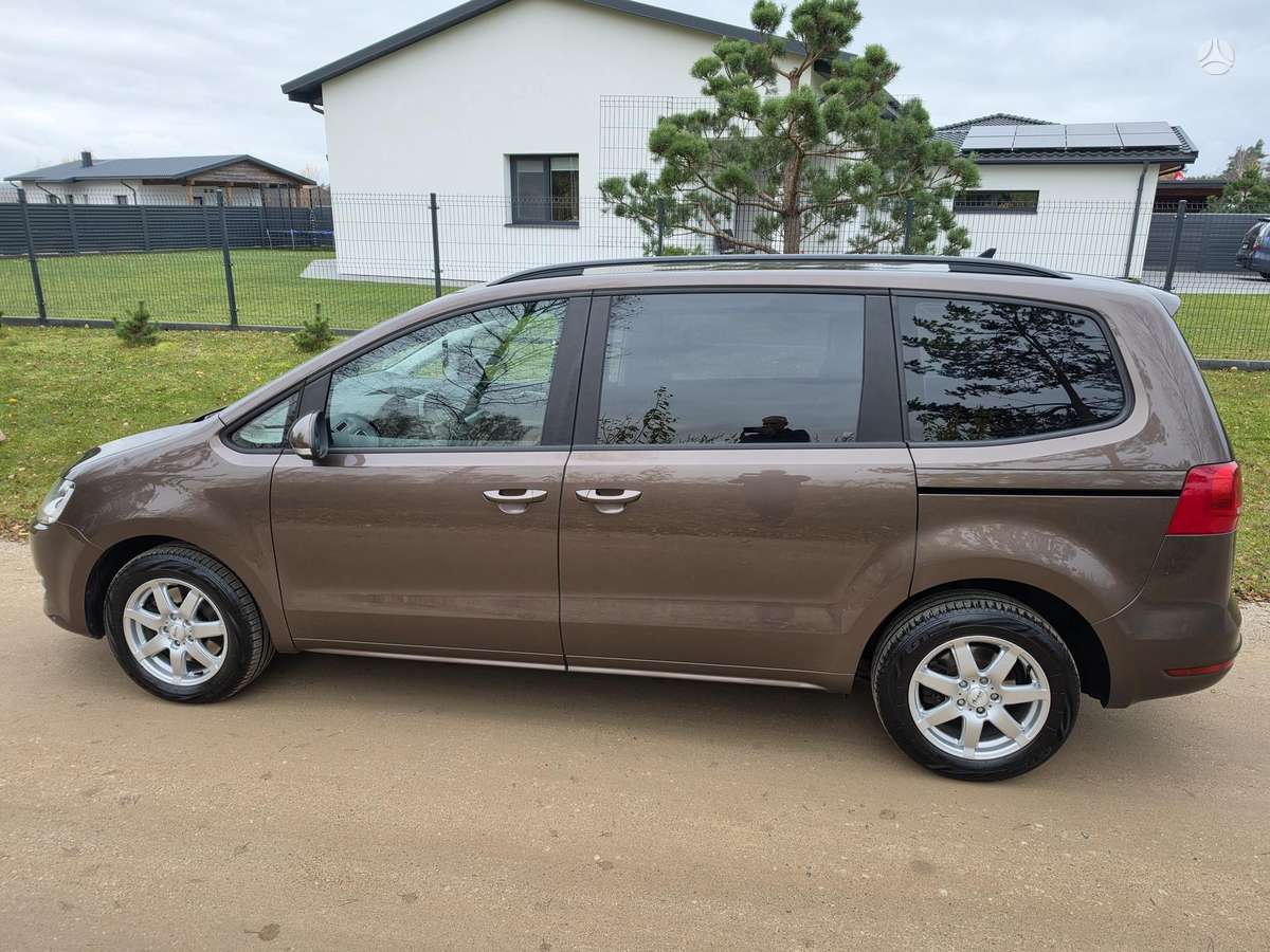 Volkswagen Sharan 2011 — photo 11