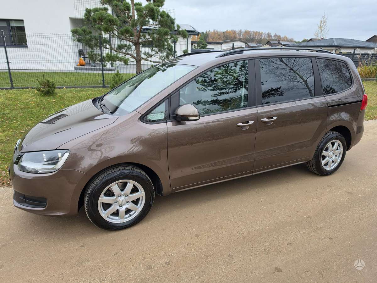 Volkswagen Sharan 2011 — photo 12