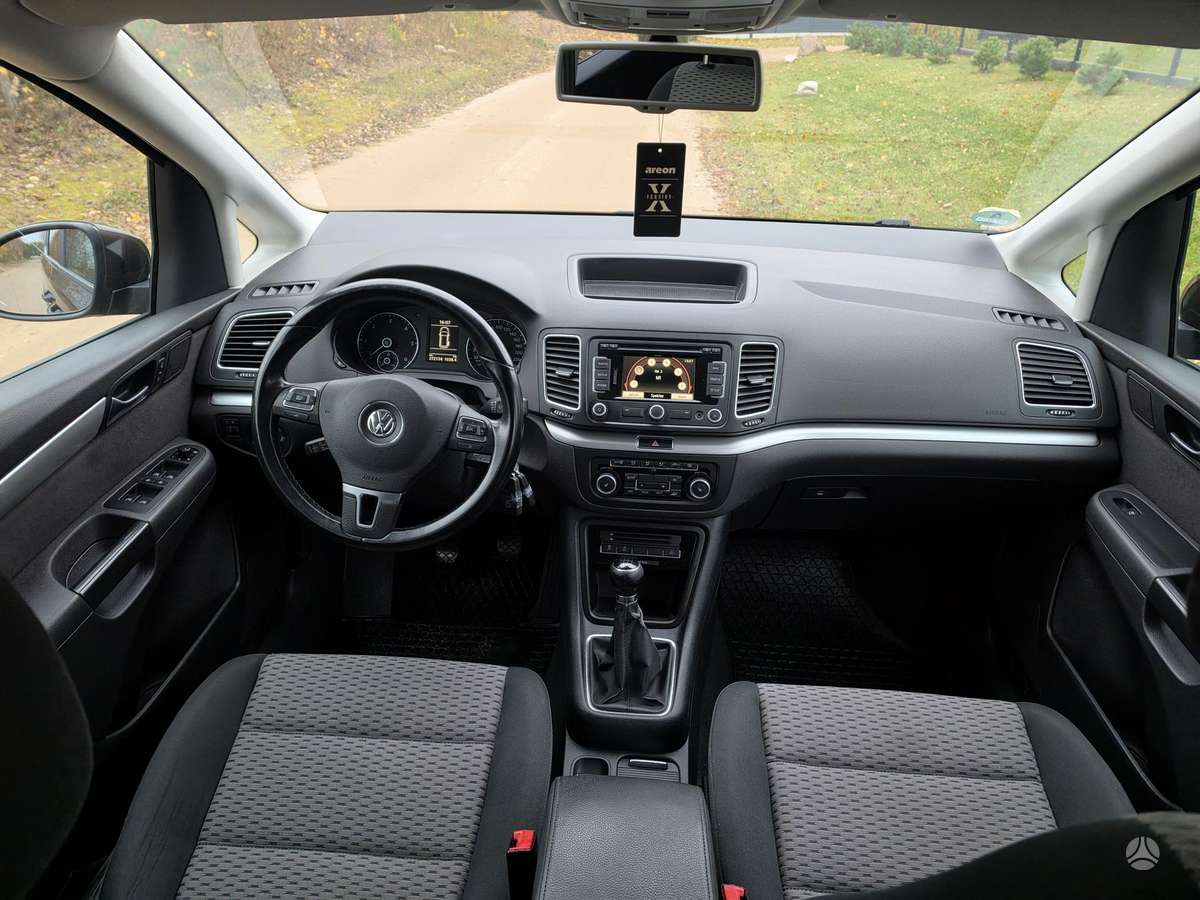 Volkswagen Sharan 2011 — photo 13