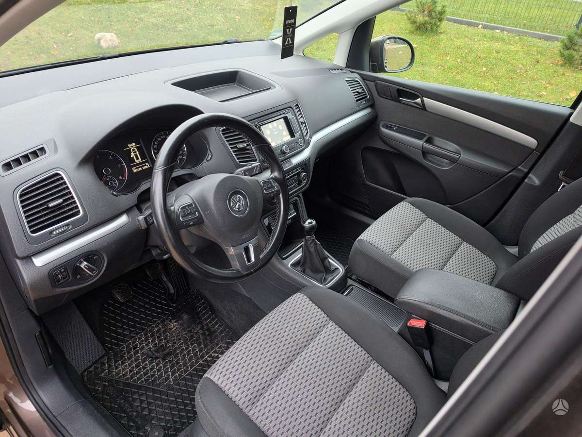 Volkswagen Sharan 2011 — photo 14