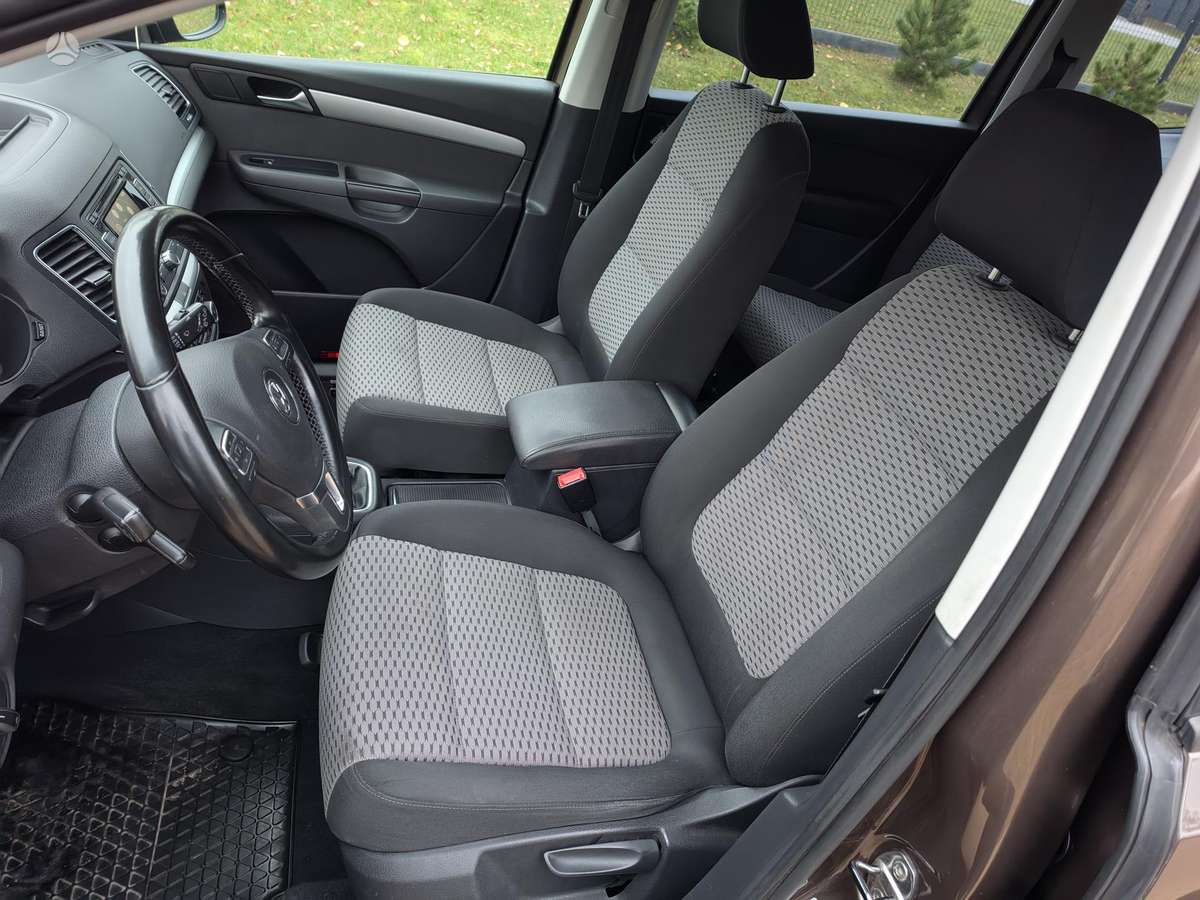 Volkswagen Sharan 2011 — photo 15