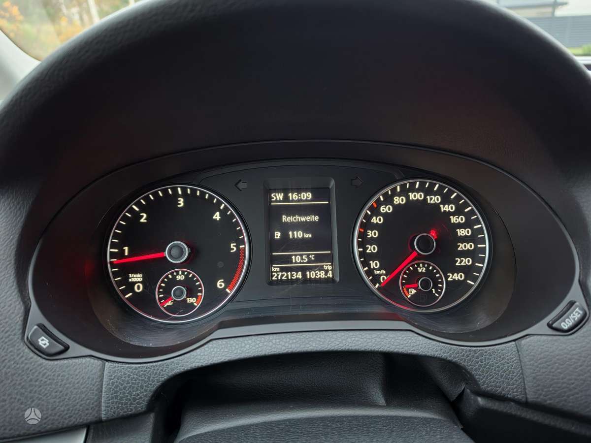 Volkswagen Sharan 2011 — photo 17