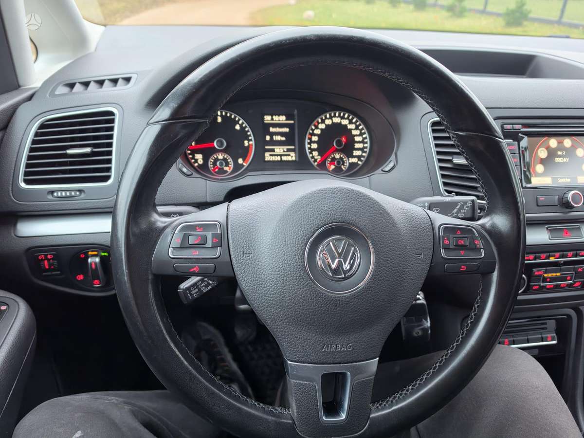 Volkswagen Sharan 2011 — photo 18