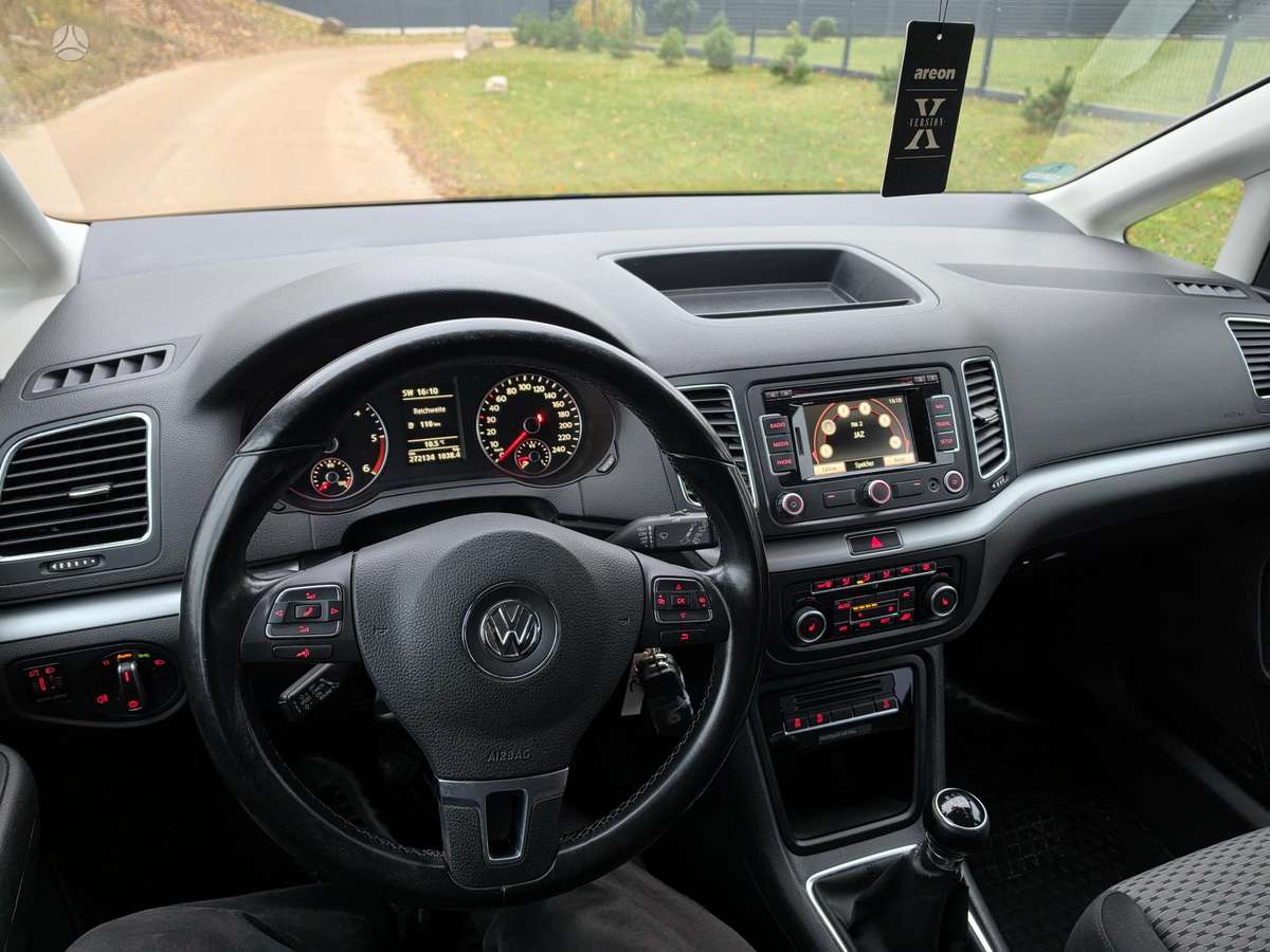 Volkswagen Sharan 2011 — photo 19
