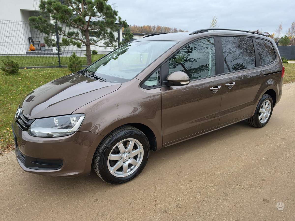 Volkswagen Sharan 2011 — rear view