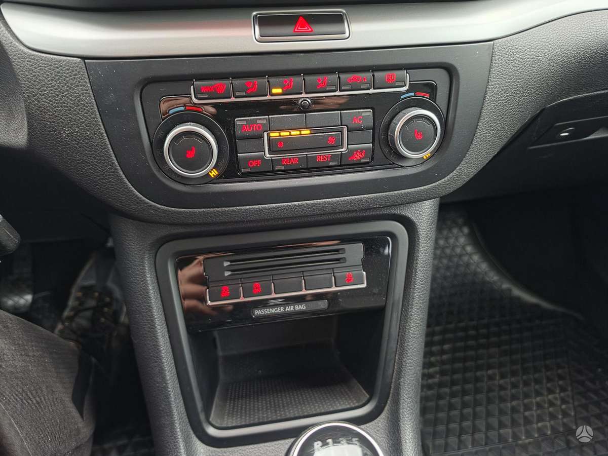 Volkswagen Sharan 2011 — photo 21