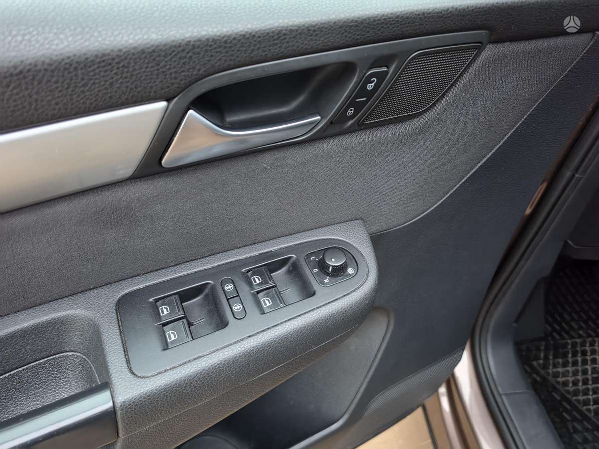 Volkswagen Sharan 2011 — photo 23