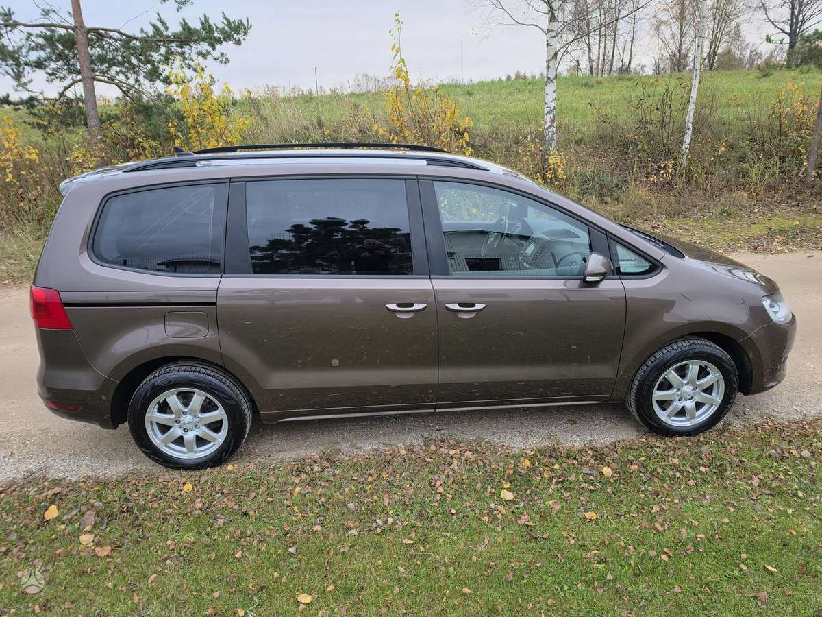 Volkswagen Sharan 2011 — photo 7