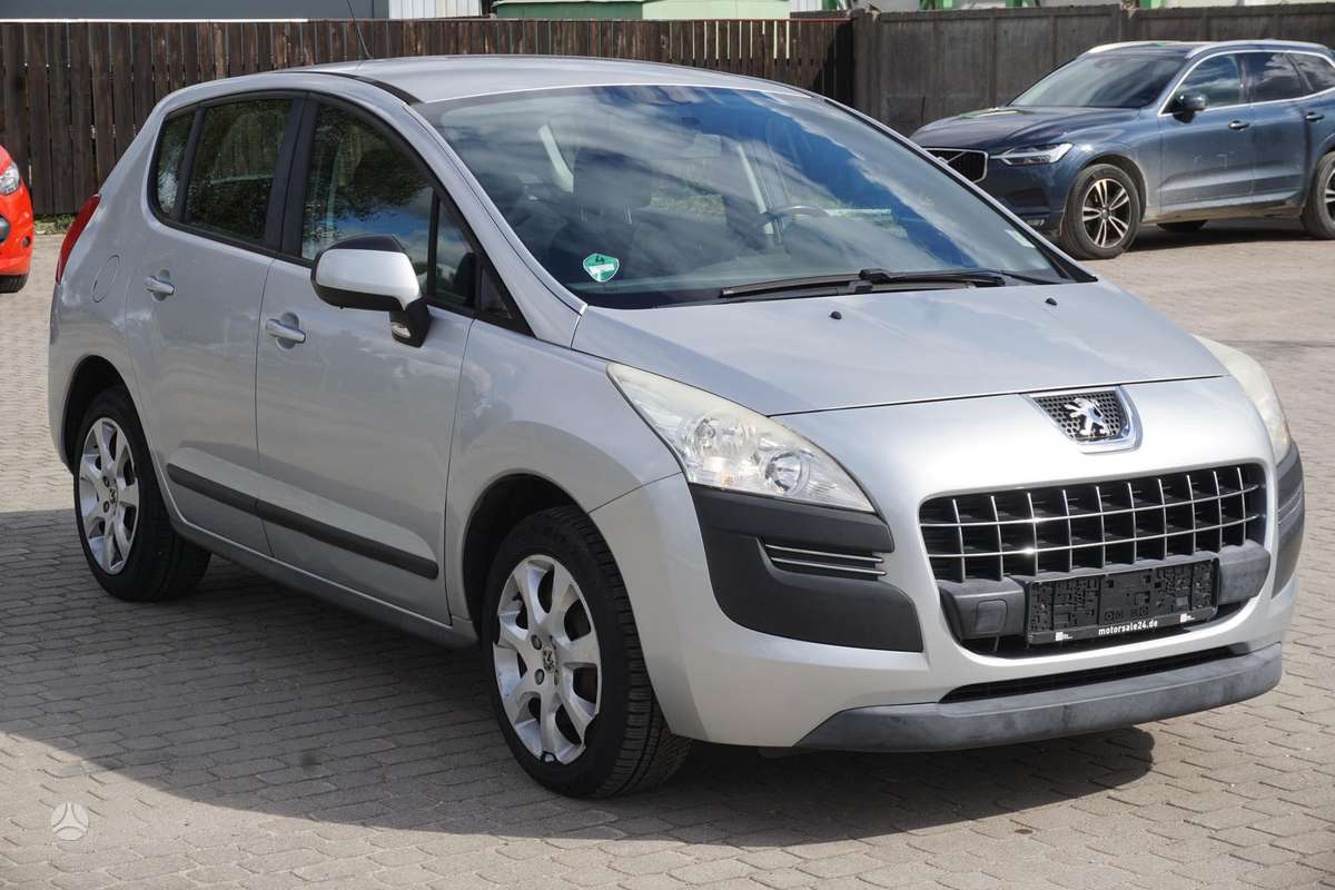 Peugeot 3008 2012 — rear view
