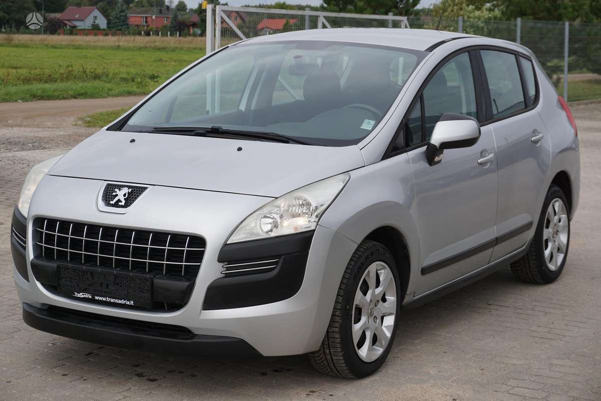 Peugeot 3008 2012 — вигляд ззаду