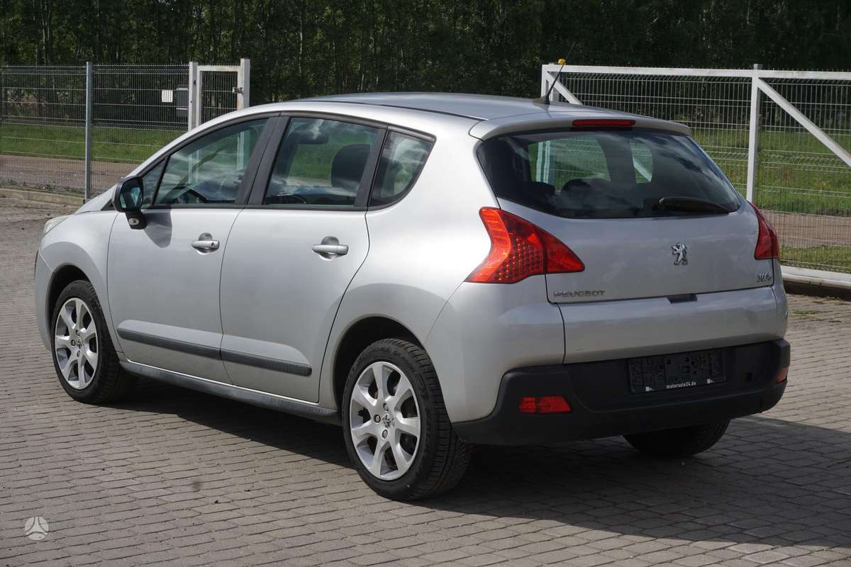 Peugeot 3008 2012 — interior