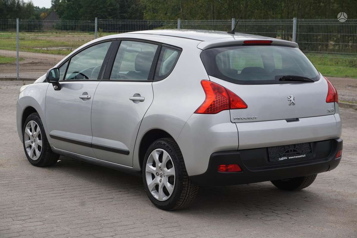 Peugeot 3008 2012 — салон